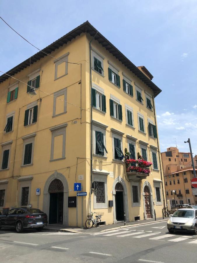 Renovated Apartment With 3 Bedrooms In An Historic Palazzo Between Port And Old Town 利沃诺 外观 照片