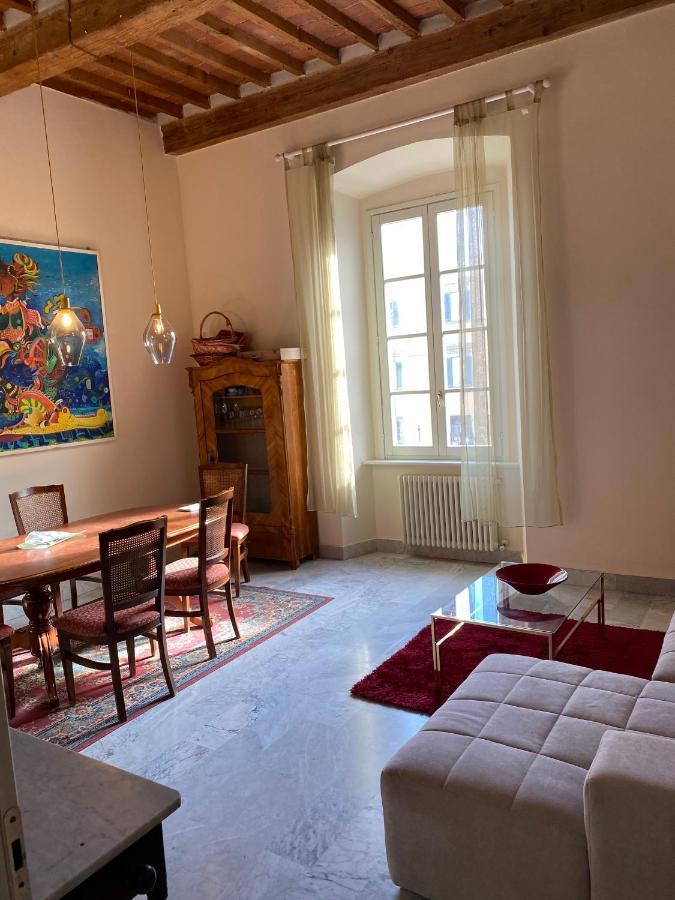 Renovated Apartment With 3 Bedrooms In An Historic Palazzo Between Port And Old Town 利沃诺 外观 照片