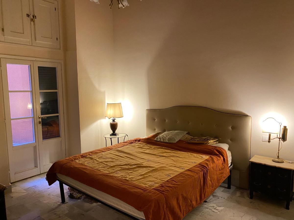 Renovated Apartment With 3 Bedrooms In An Historic Palazzo Between Port And Old Town 利沃诺 外观 照片