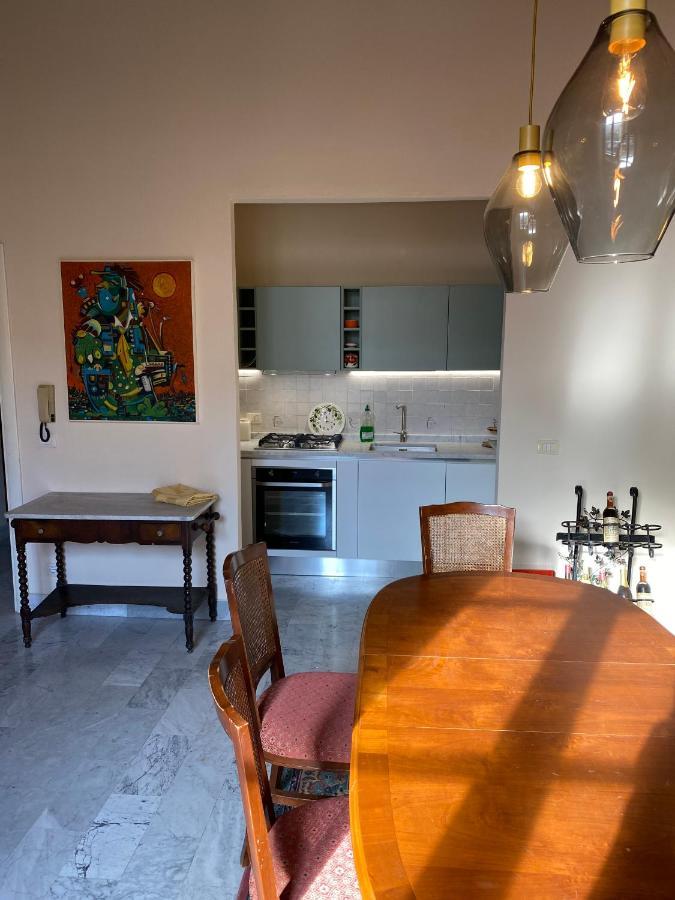 Renovated Apartment With 3 Bedrooms In An Historic Palazzo Between Port And Old Town 利沃诺 外观 照片