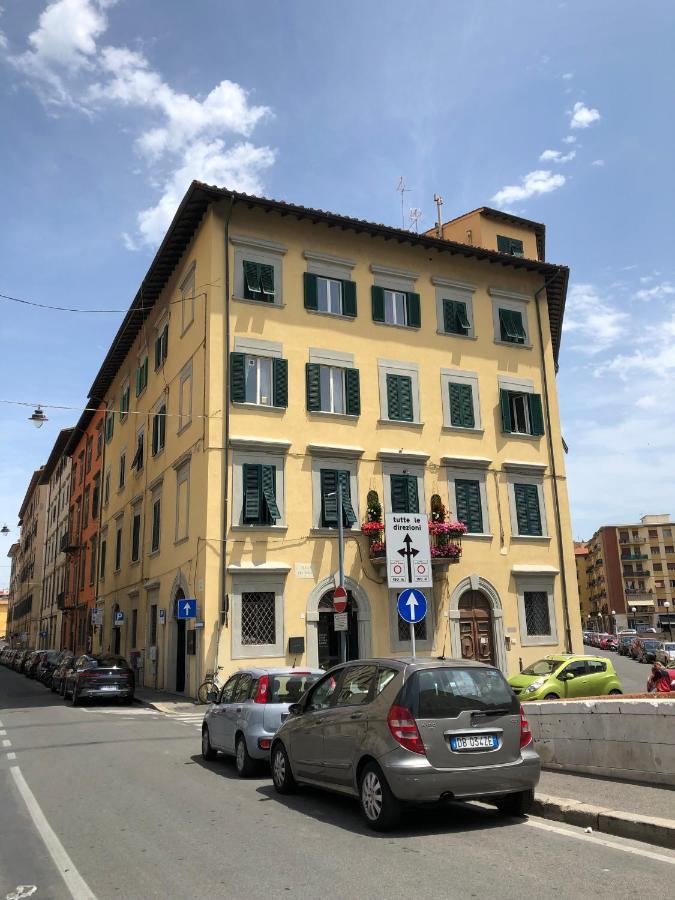 Renovated Apartment With 3 Bedrooms In An Historic Palazzo Between Port And Old Town 利沃诺 外观 照片