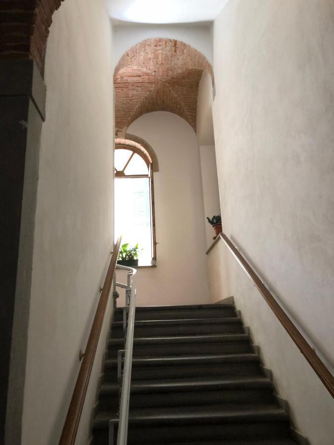 Renovated Apartment With 3 Bedrooms In An Historic Palazzo Between Port And Old Town 利沃诺 外观 照片