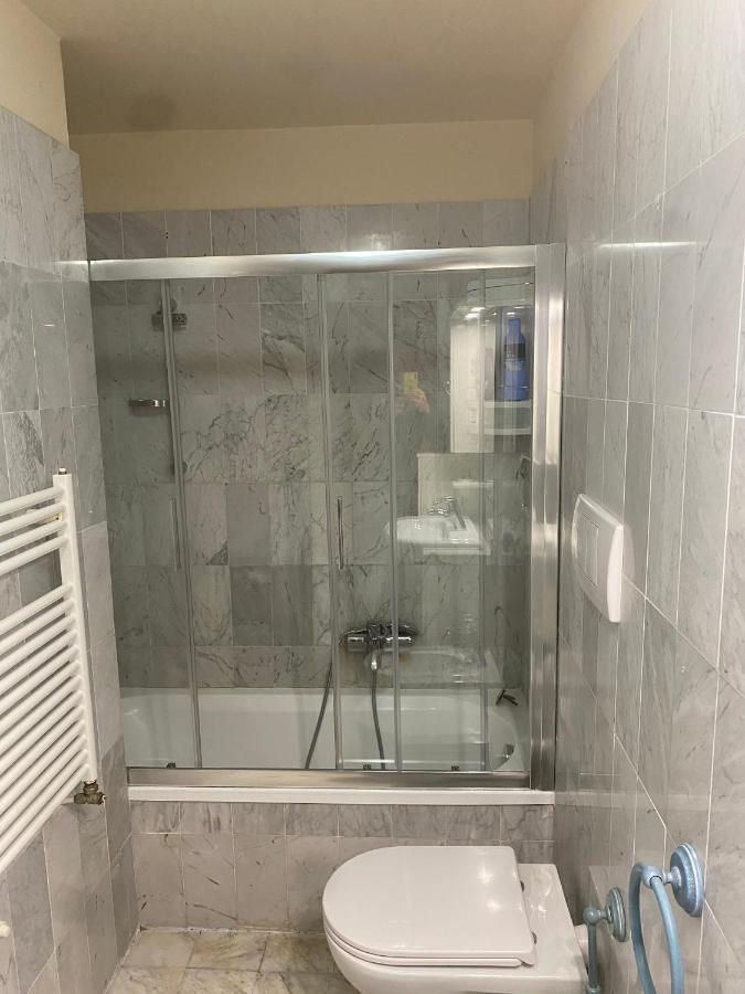 Renovated Apartment With 3 Bedrooms In An Historic Palazzo Between Port And Old Town 利沃诺 外观 照片