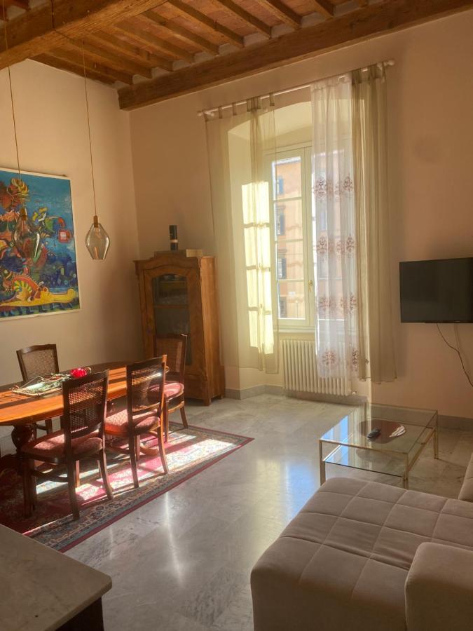 Renovated Apartment With 3 Bedrooms In An Historic Palazzo Between Port And Old Town 利沃诺 外观 照片