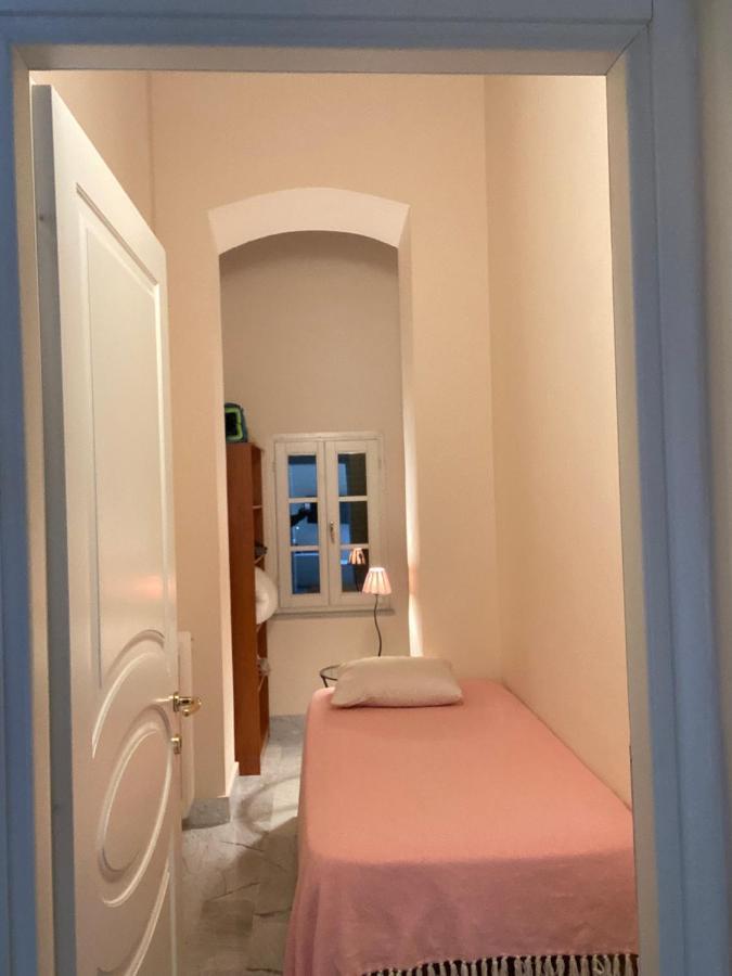 Renovated Apartment With 3 Bedrooms In An Historic Palazzo Between Port And Old Town 利沃诺 外观 照片