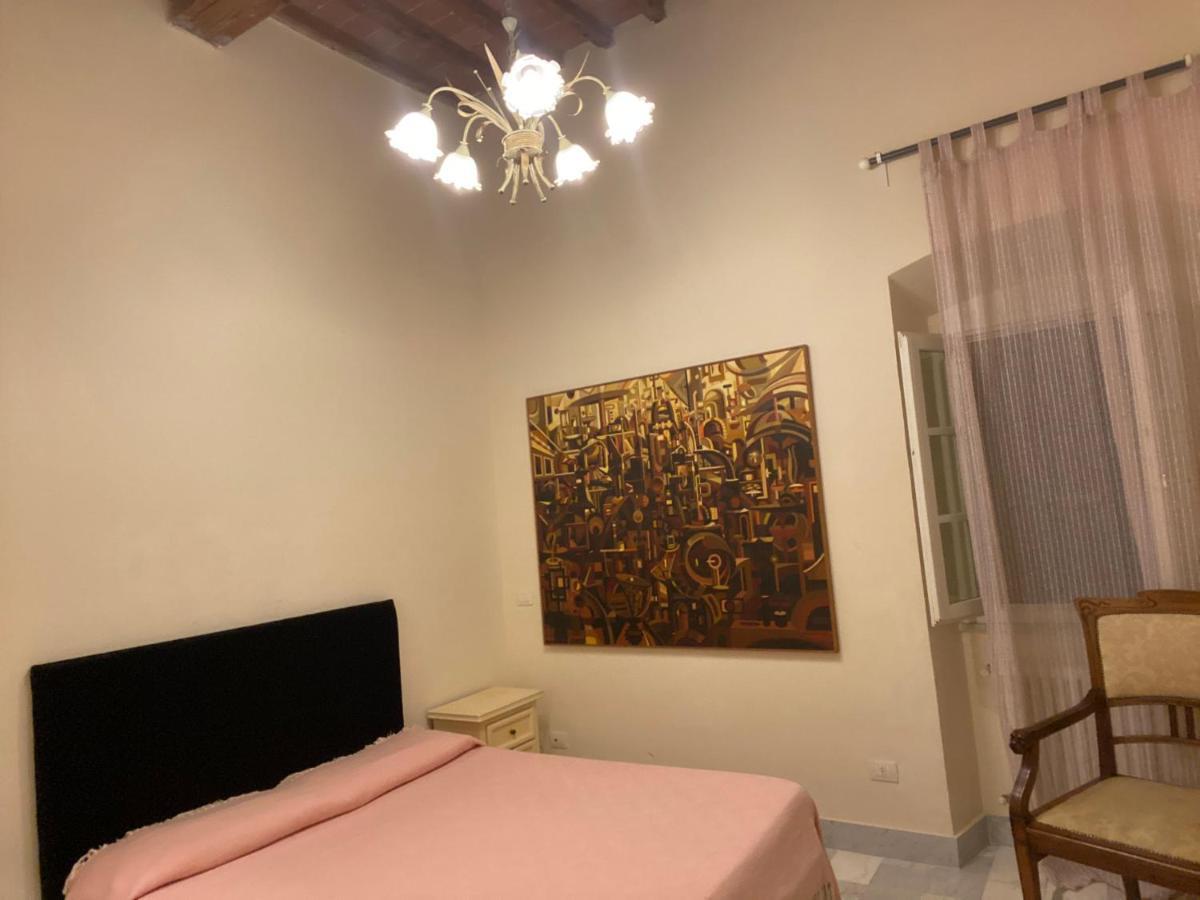 Renovated Apartment With 3 Bedrooms In An Historic Palazzo Between Port And Old Town 利沃诺 外观 照片