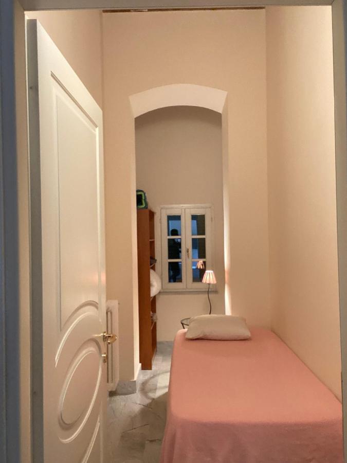 Renovated Apartment With 3 Bedrooms In An Historic Palazzo Between Port And Old Town 利沃诺 外观 照片